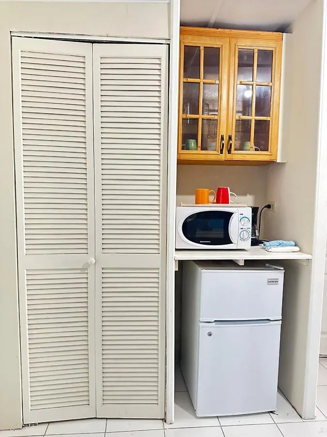 Guest house Shades Of Summer Apartments In Negril With Kitchen